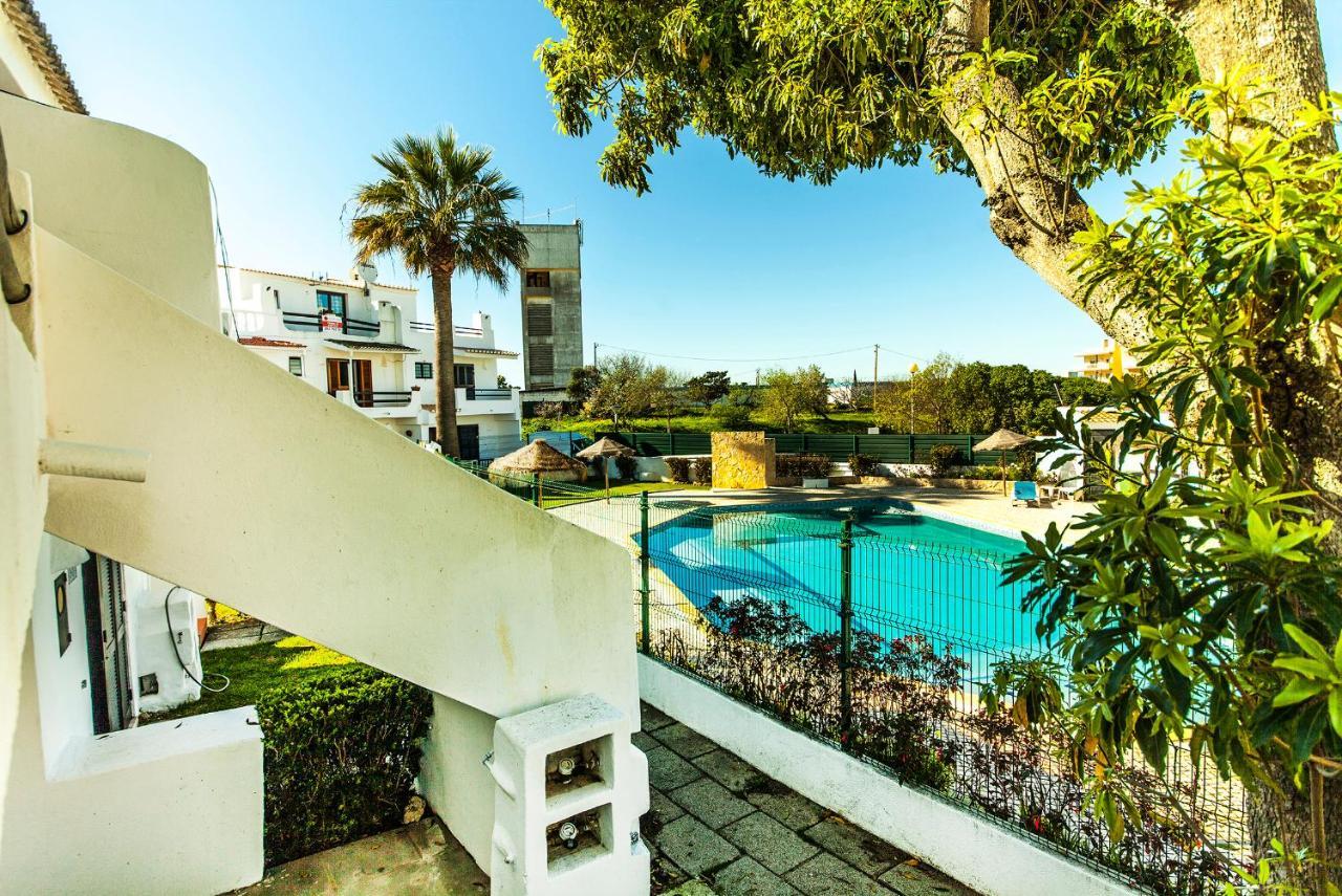 لاغوس B20 - Sun And Pool Apartment المظهر الخارجي الصورة